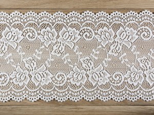 Spitze, gebrochenes Weiß, 0, 15 x 9m (1 Stk. / 9 lfm)