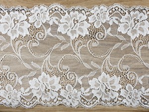 Spitze, altweiß, 0,18 x 9m (1 Stk. / 9 lfm)
